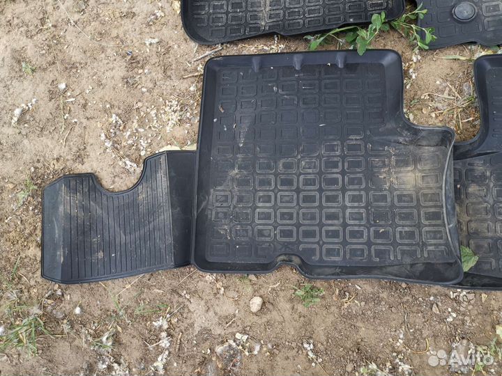 Автомобильные коврики резиновые