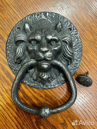Кнокер, дверной молоток, дверная ручка - лев