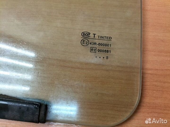 Стекло двери заднее левое Газ Волга 3110