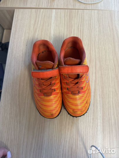 Детские футбольные бутсы