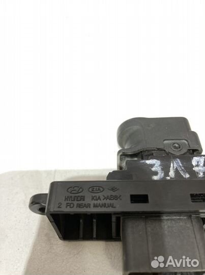 Кнопки стеклоподъемников Hyundai i30