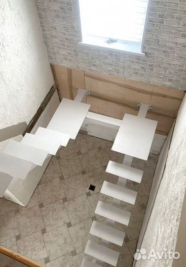 Металлические лестницы с поворотом