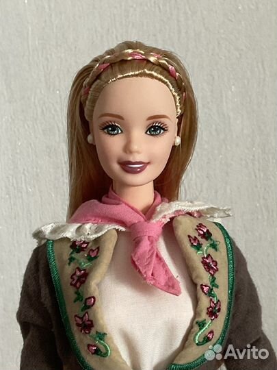 Куклы Барби в национальных костюмах с коробками