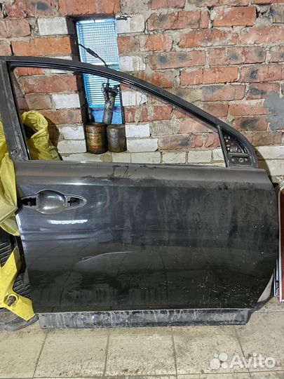 Дверь toyota rav4