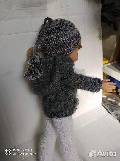 Вязаная кофточка с капюшоном и кармашкаии