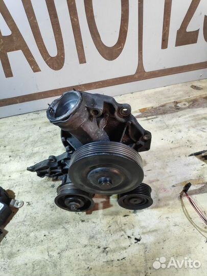 Насос водянной Mercedes-Benz E-Class W211