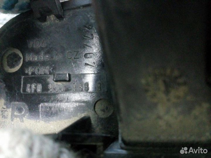 Форсунка омывателя лобового стекла правая Audi A6