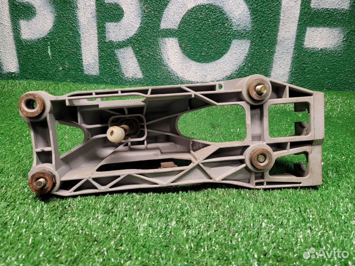 Кулиса кпп на Toyota Avensis 1