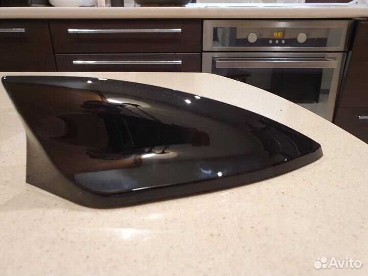 Антенна плавник на крышу авто (Универсальная)