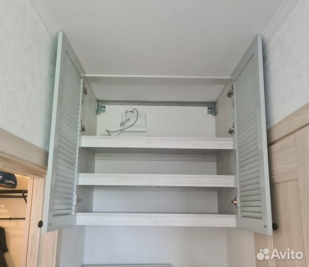 Навесные шкафы в нише