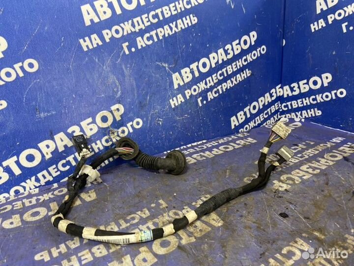 Проводка крышки багажника. Toyota Estima минивен