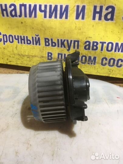 Моторчик отопителя Toyota Yaris