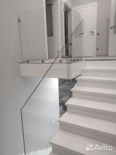 Стеклянные перила для лестниц