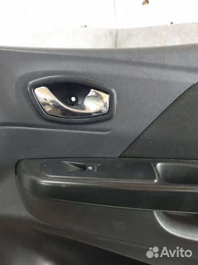 Обшивка двери передняя правая Renault Kaptur