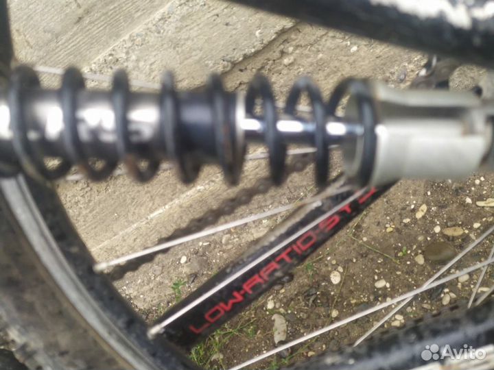 Горный велосипед мерида с омартизатором с зади