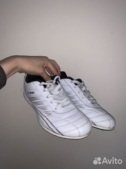 Кроссовки женские 37 размер