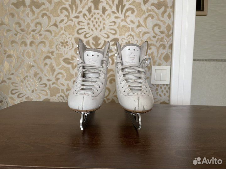 Фигурные коньки risport lux 180