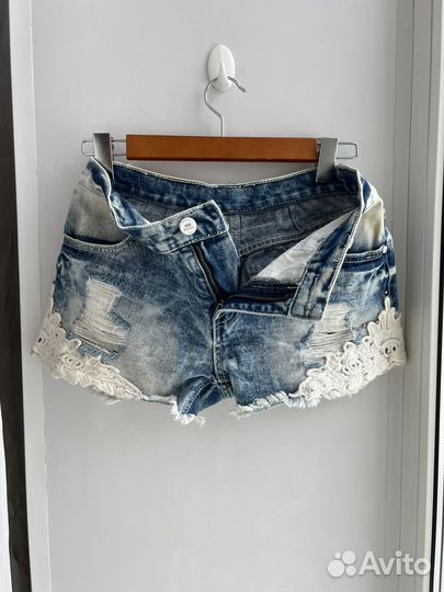 Шорты джинсовые с кружевом