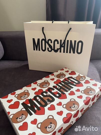 Love moschino подарок
