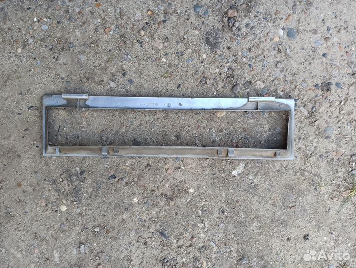 Хром. рамка крепежа щитка приборов на Г.А.З.-24-01