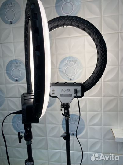 Кольцевая LED лампа 43 см для тату мастера