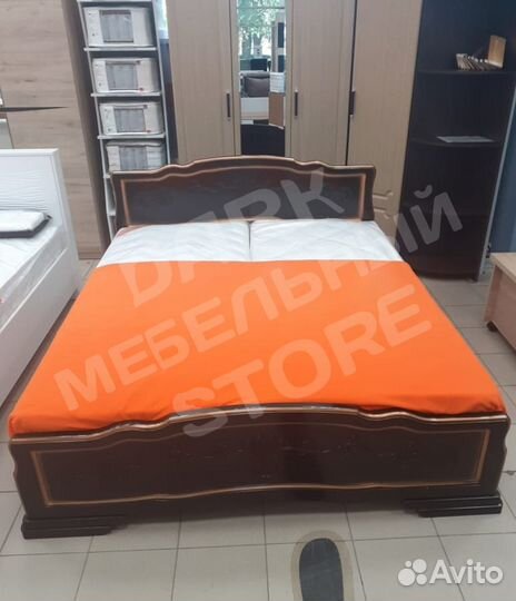 Кровать массив