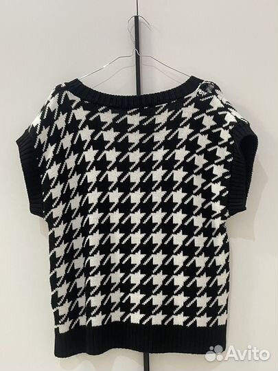 Жилетка женская вязаная