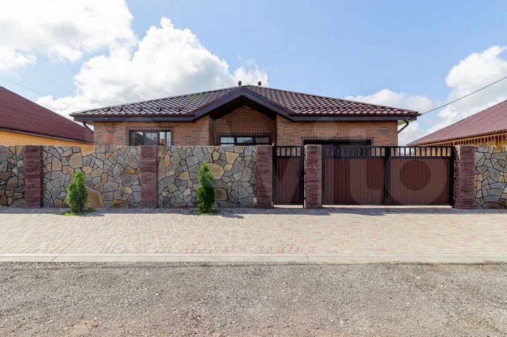 Дом 179,2 м² на участке 9,7 сот.