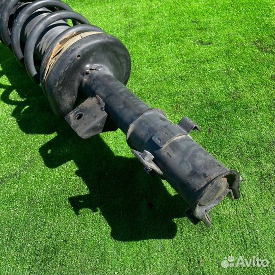 Стойка передняя левая Suzuki Escudo/ Grand Vitara