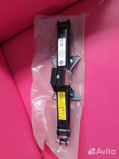 Домкрат ромб 1300 кг