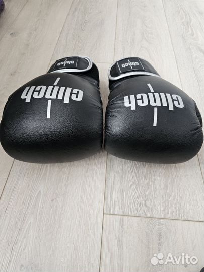 Боксерские перчатки 16 oz Clinch Punch