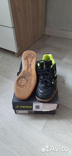 Детские футбольные бутсы для зала 35 размер