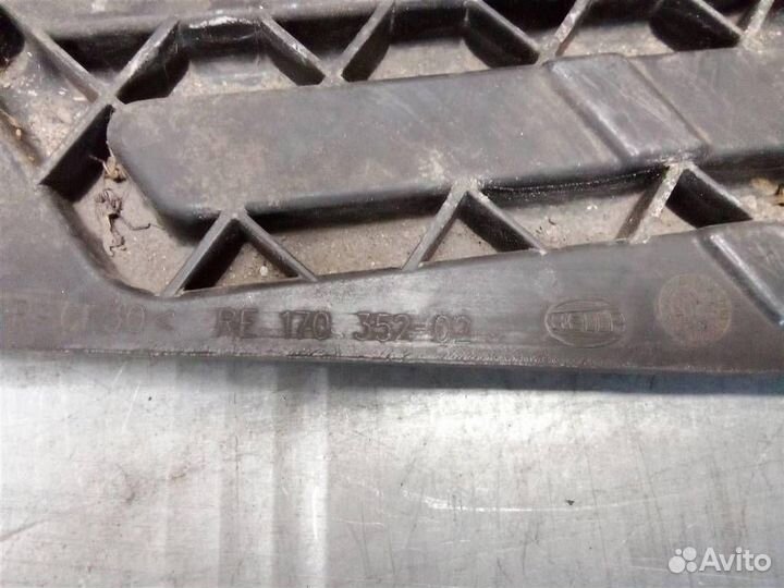 Кронштейн фар правый от Skoda Octavia (A5 1Z) 20