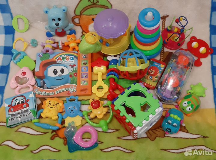Развивающие игрушки для малышей пакетом