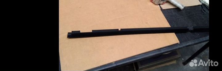 Молдинг двери задней правой toyota avensis 97-03