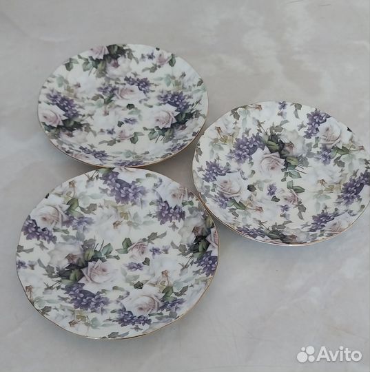 Чайные чашки и блюдца