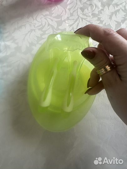 Поильник, тарелка и слюнявчик