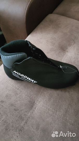 Лыжные ботинки