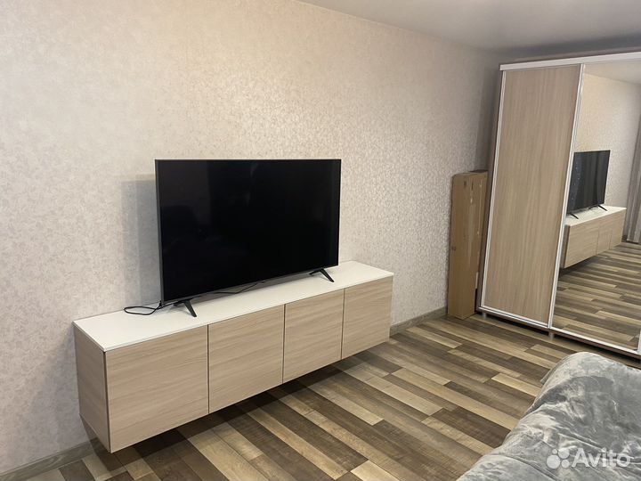 Подвесная тумба под телевизор