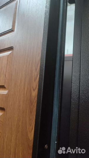 Продам нестандартные входные металлические двери