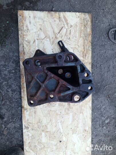 Кронштейн гура Вольво фш 12