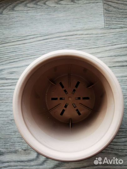 Цветочный горшок пластик