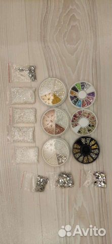 Втирки, стразы, блёстки, стемпинг, дизайн ногтей