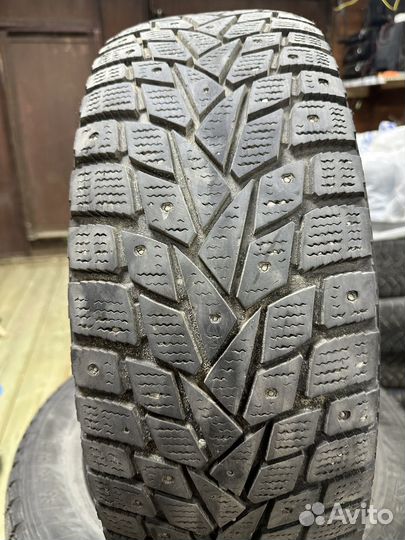 Dunlop SP Winter Ice 02 215/60 R16 99T