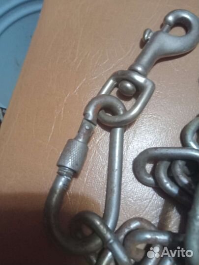Цепь стальная с2 карабинами 5,5 метров сост.отличн