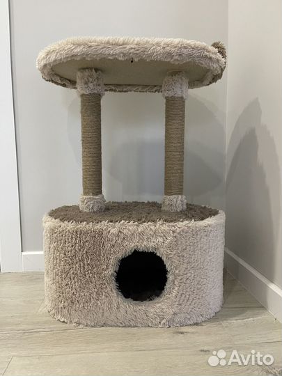Кошачий домик с когтеточкой