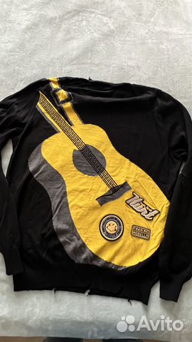 Cвитер мужской «рваный».Рисунок-гитара на спине