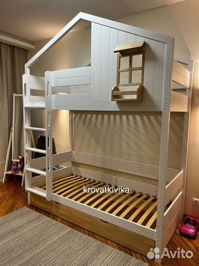 Двухъярусная детская кровать из массива