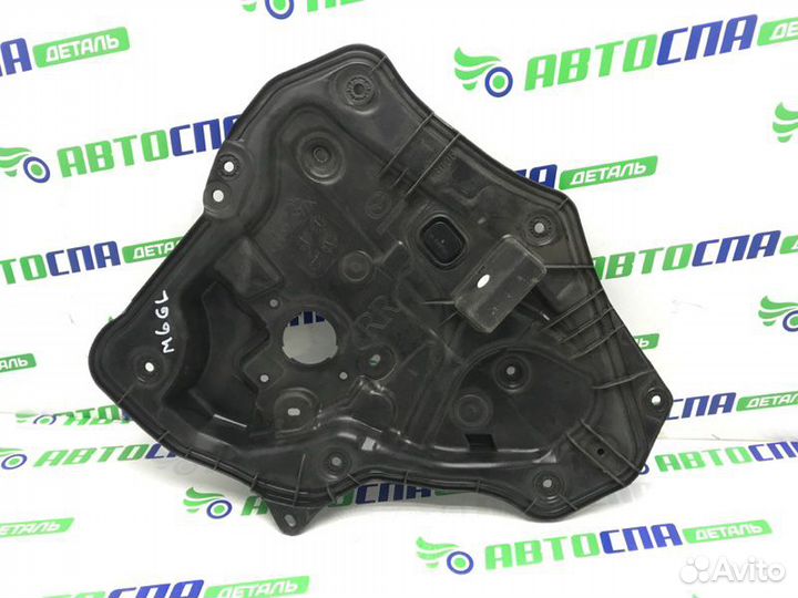 Панель двери стеклоподъемника задний правый Mazda