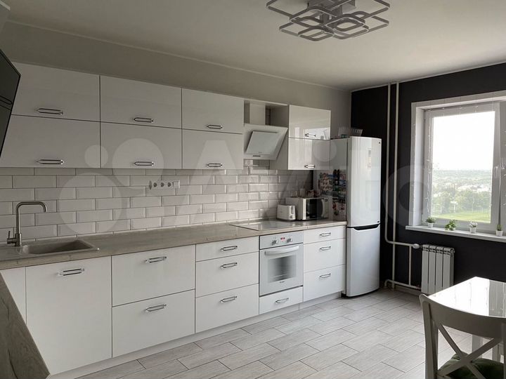 3-к. квартира, 82 м², 13/16 эт.